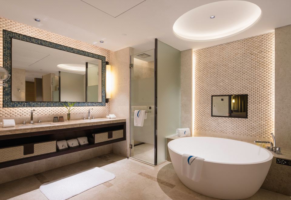 Lavenna Resort Judiaosha ShenzhenExecutive Suite - Sea-View King Bed Room