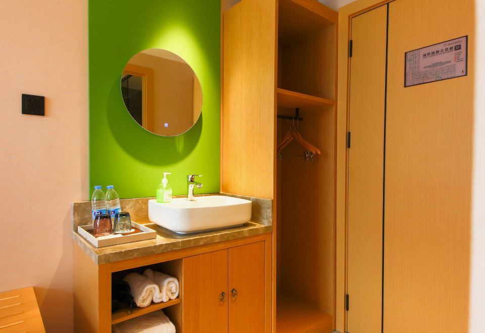 Light Luxury Queen Room