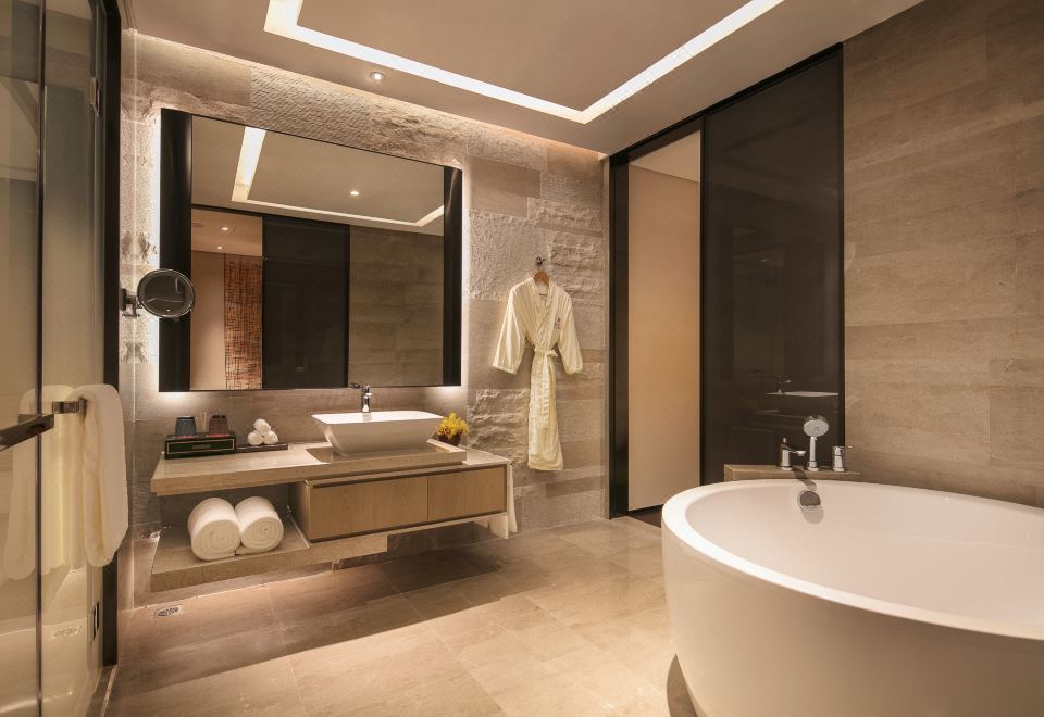 高级海湾景观双人床（一线海景度假圆浴缸）