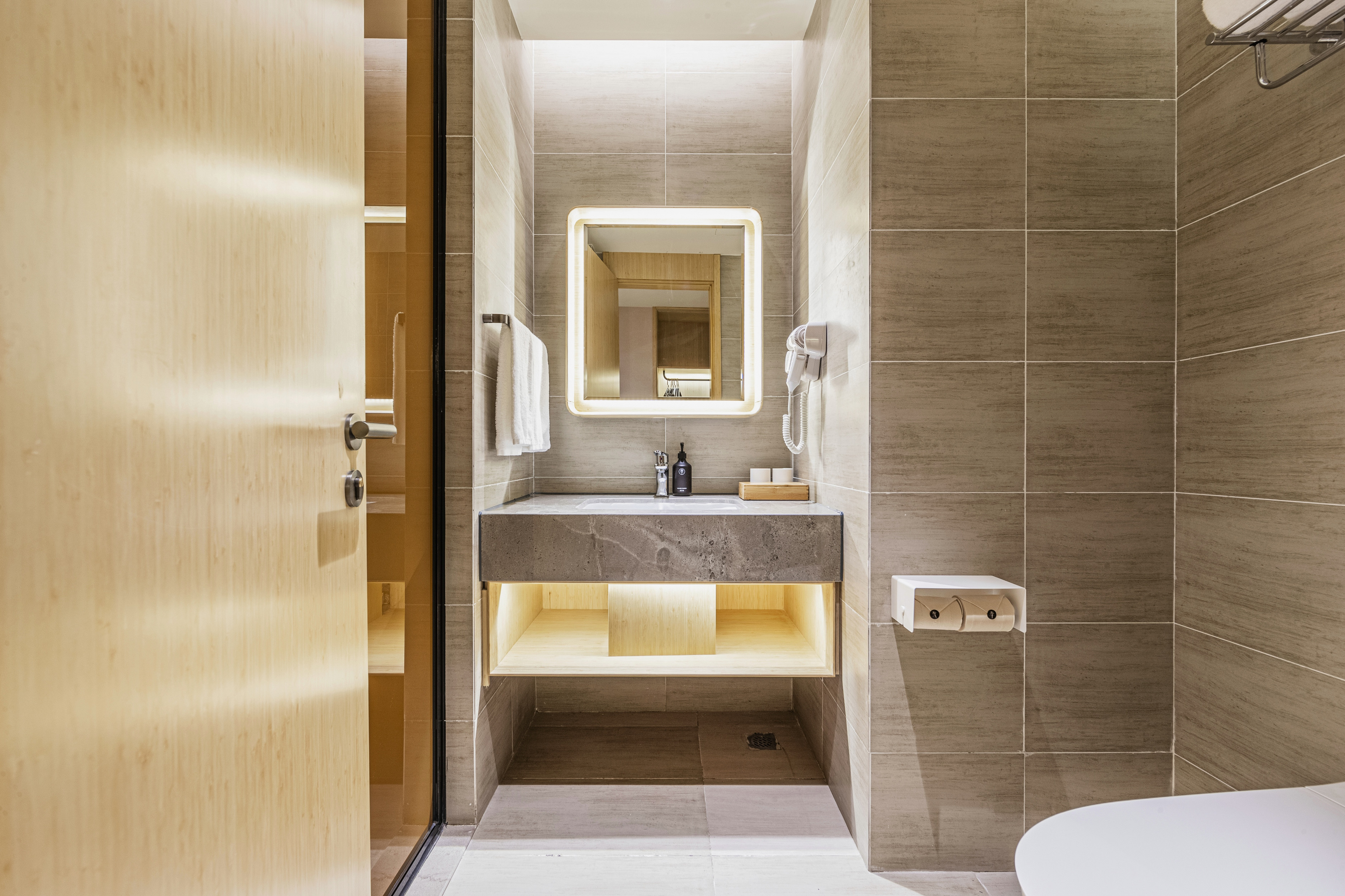 舒压高级双床房（65寸电视无线投屏+智能马桶+中央空调）