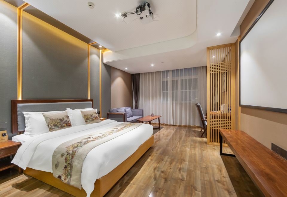 Imaginative Cinema Double Bed Room (Enjoy Iqiyi Diamond VIP + Fridge + 120-Inch Projection Screen)