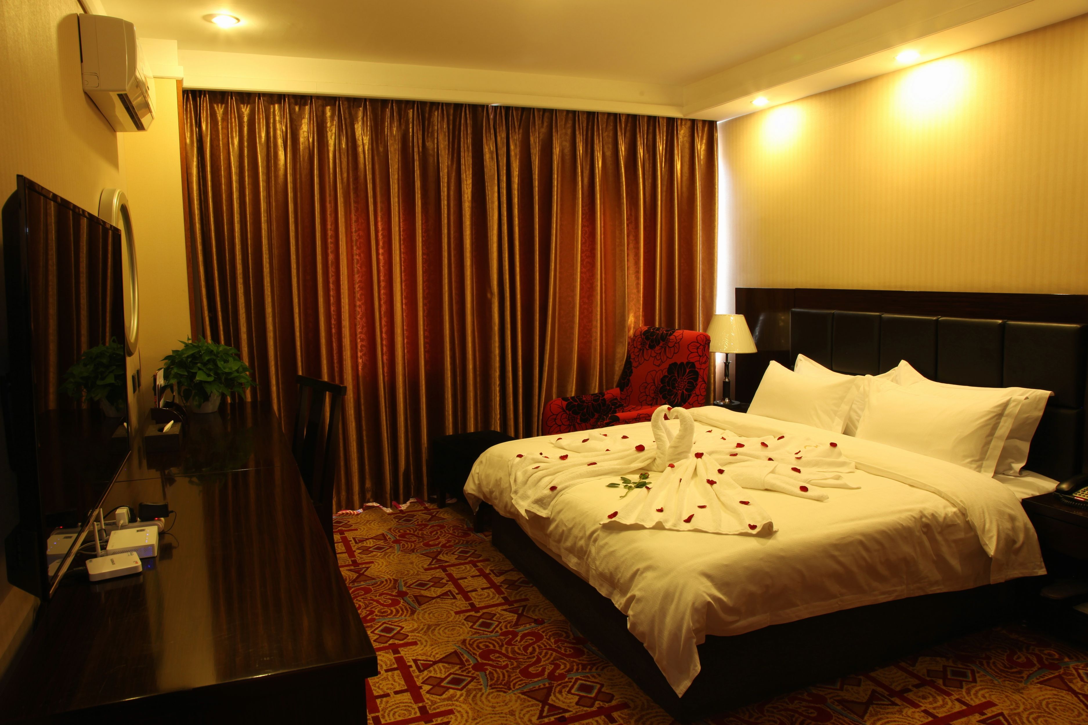 豪华大床房（空调）