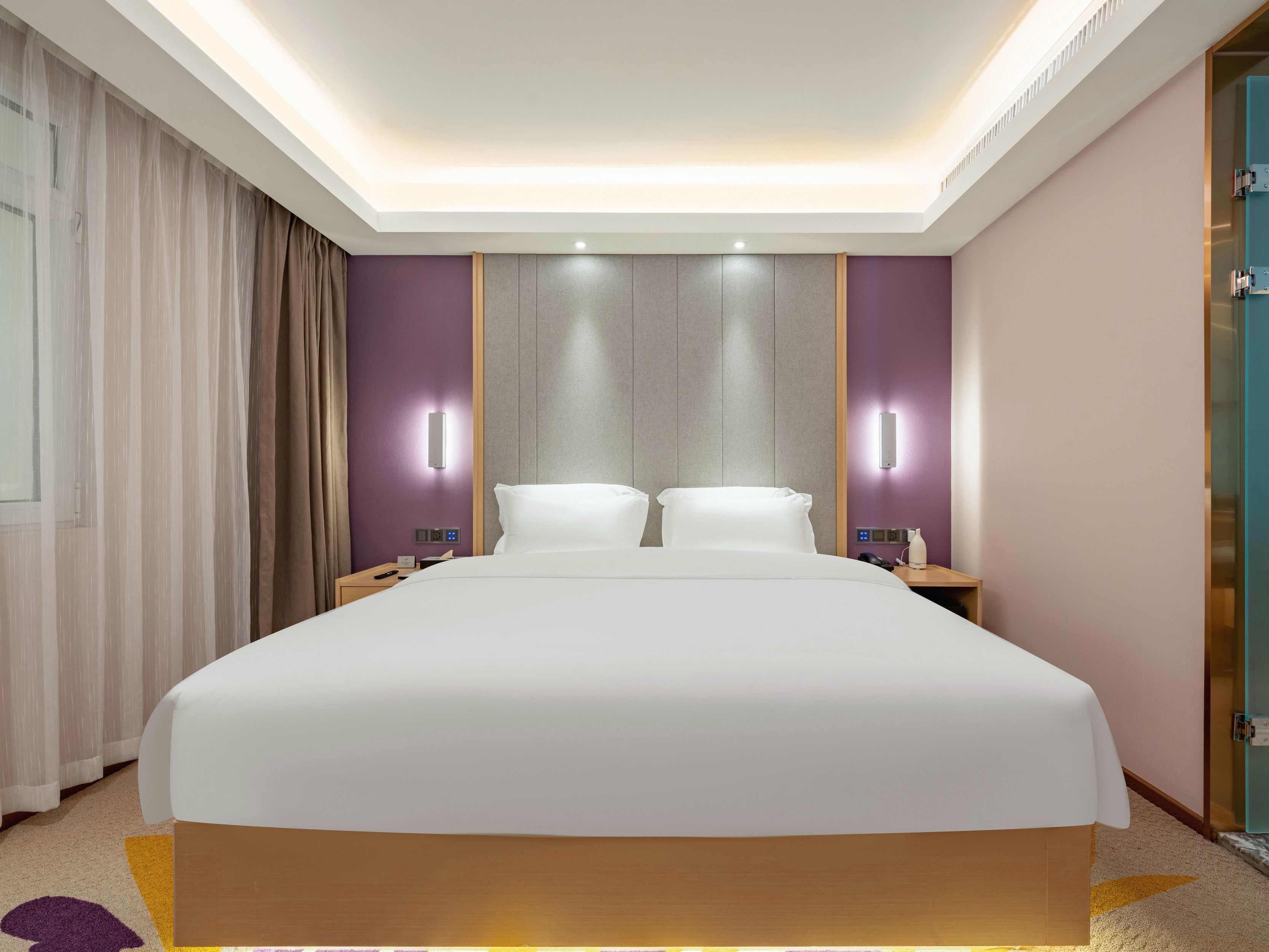 雅致大床房（无窗-小冰箱）