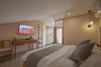 Two rolls B&B (Jiuhuashan Tourist Transfer Center)