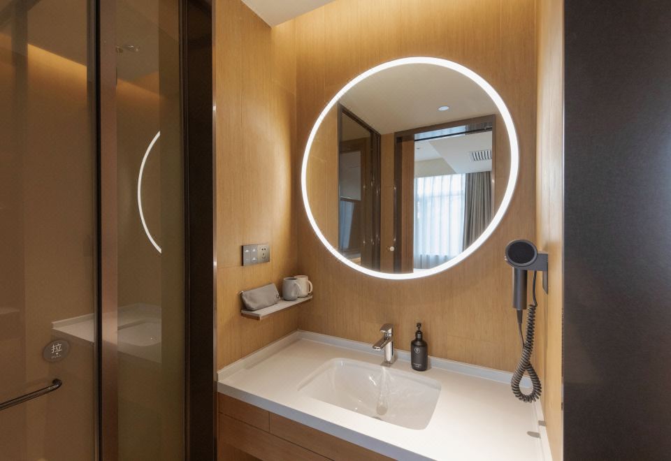 套房（65寸4K电视投屏+智能客控）