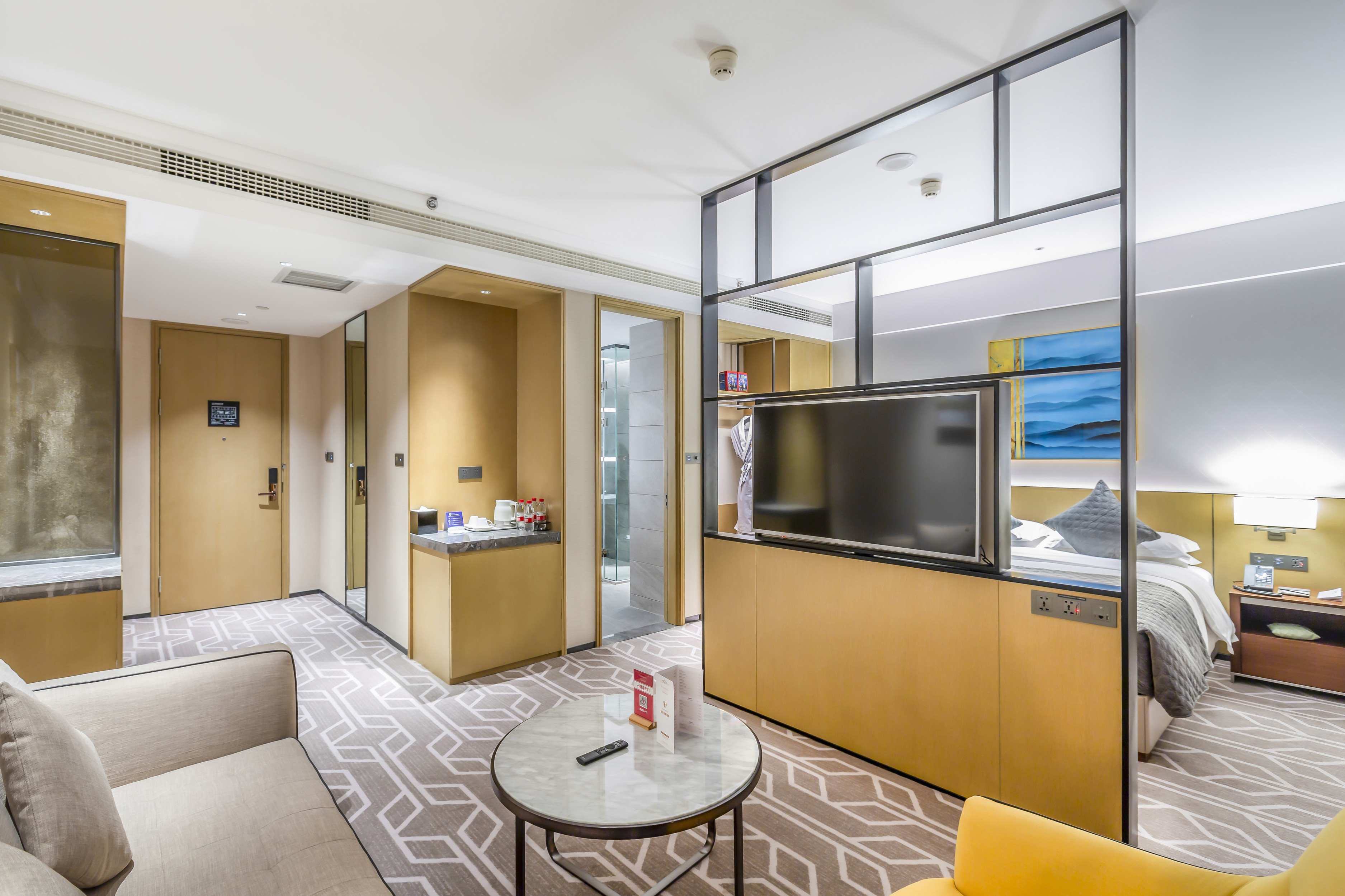 行政大床房（水系花园景观+80支贡缎床品+金可儿床垫）