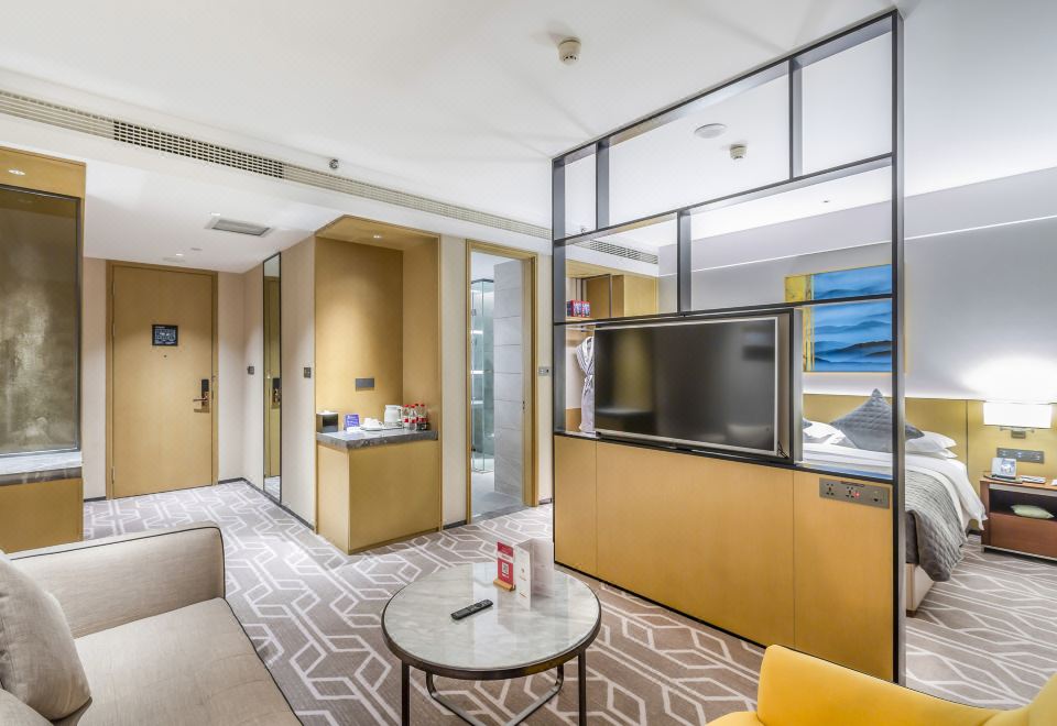 行政大床房（水系花园景观+80支贡缎床品+金可儿床垫）