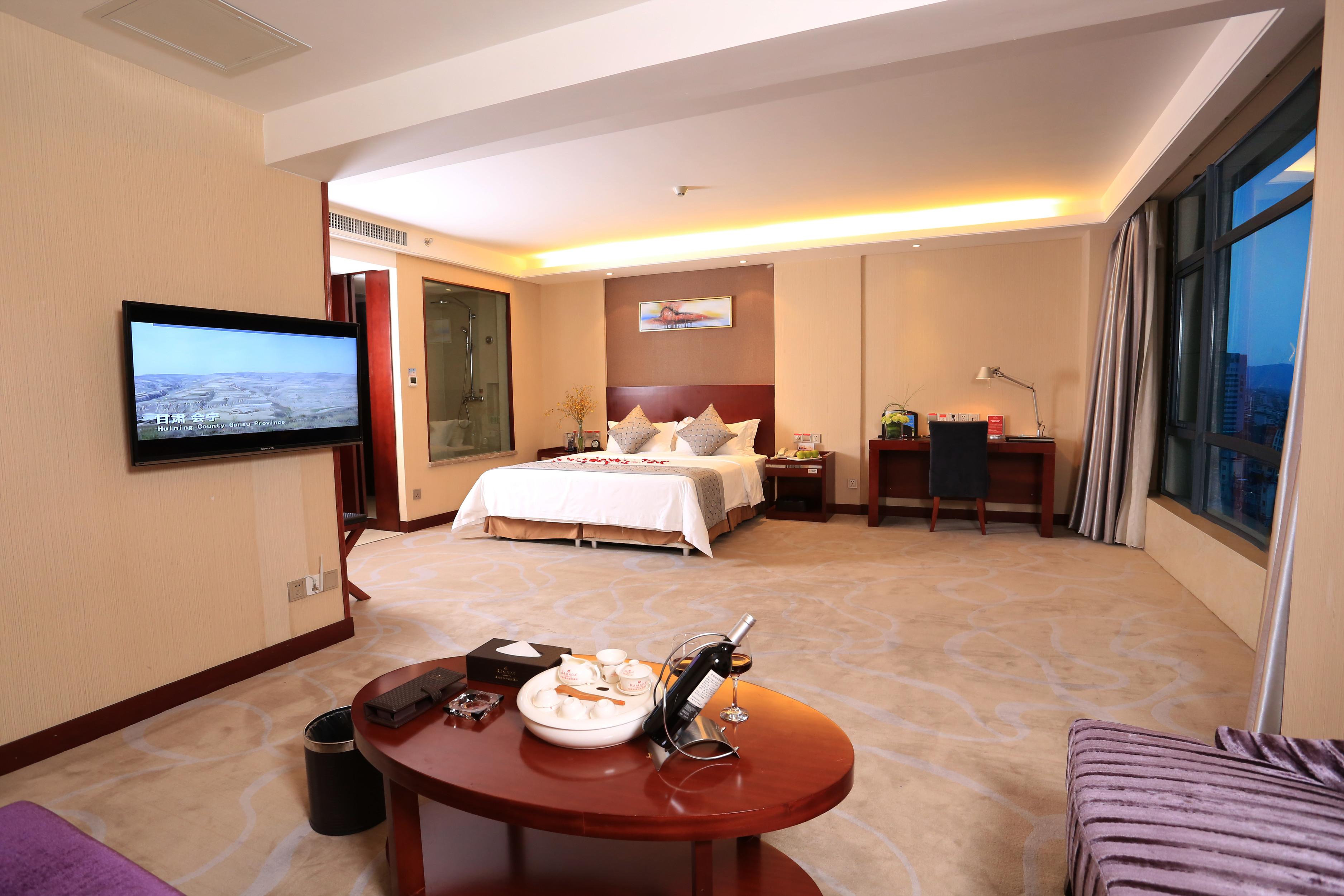 豪华大床房（城中漫居+城市景观+慕斯床品）