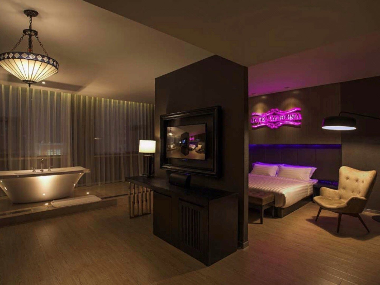 加州旅館（小冰箱＋深度睡眠枕）