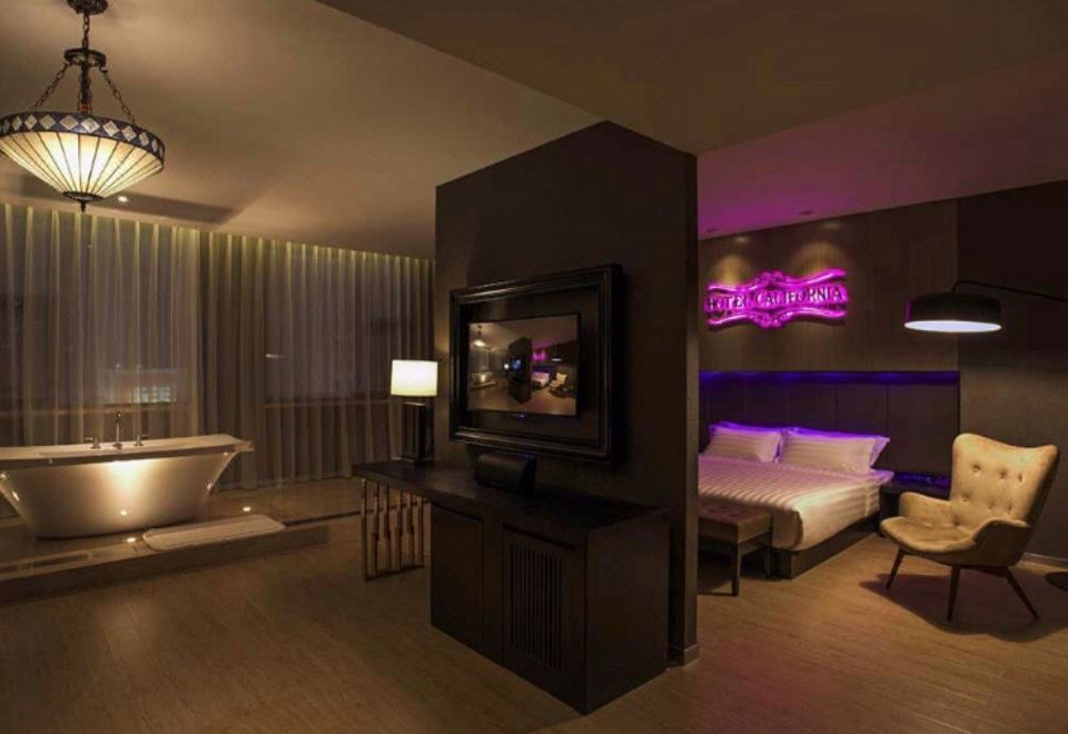 加州旅馆（小冰箱＋深度睡眠枕）