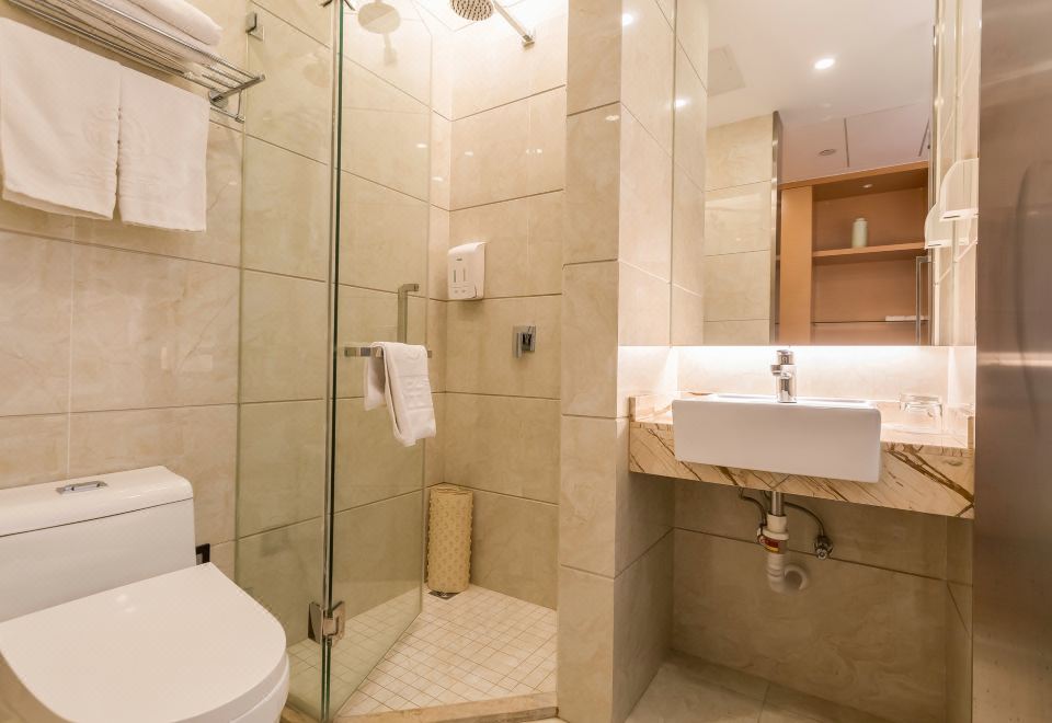 Kingkylin Club HotelBusiness Queen Room