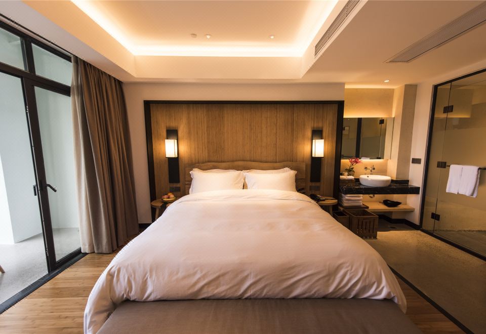 Jiulongwan ResortQueen Room With Balcony