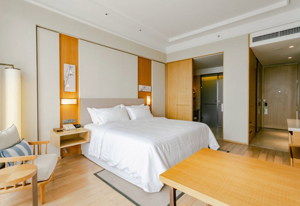 尊贵豪华大床房（金可儿床垫+独立阳台+小童乐园）