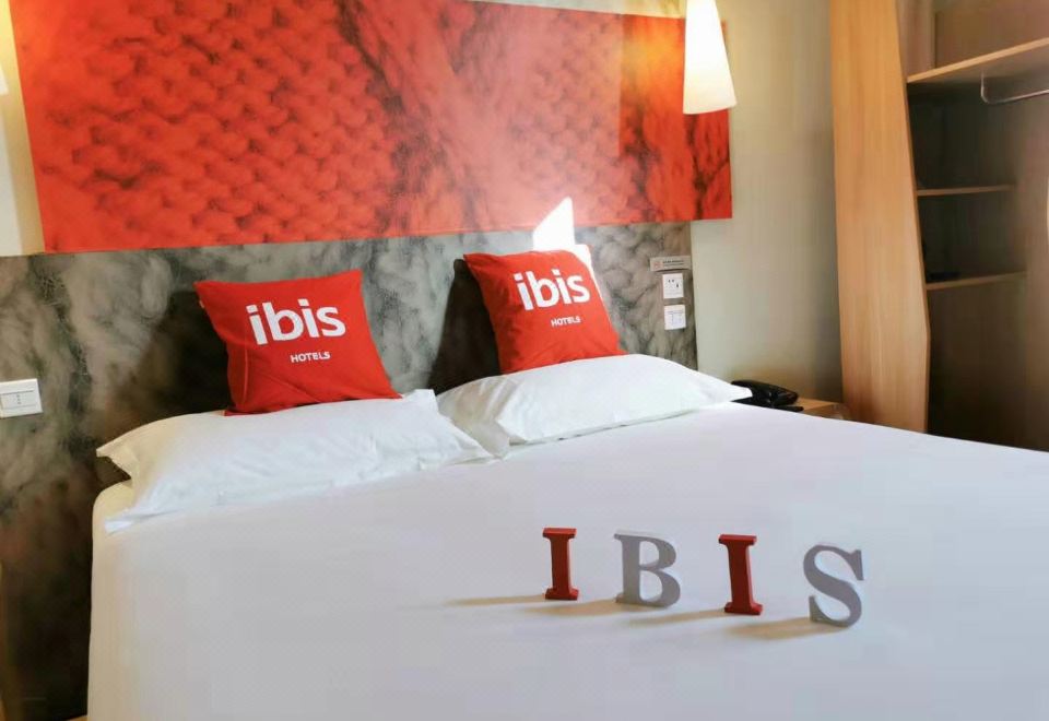 大床房+森林氧吧+深睡床垫+记忆枕+外窗