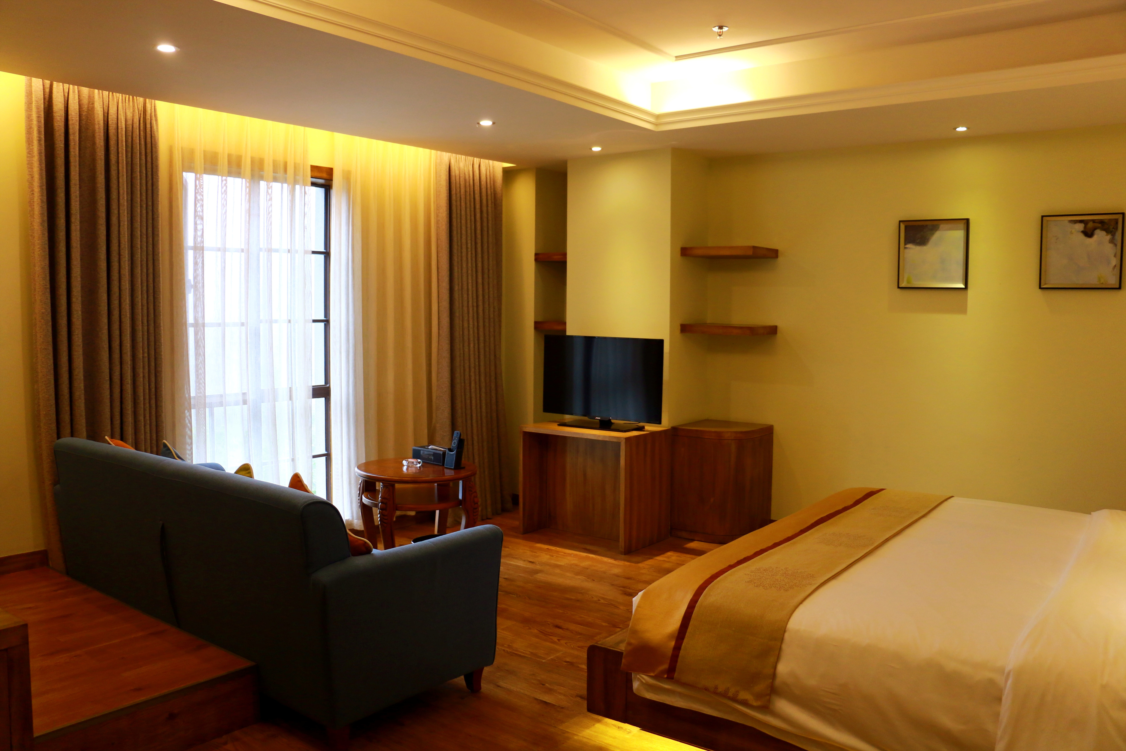 豪华河景大床房