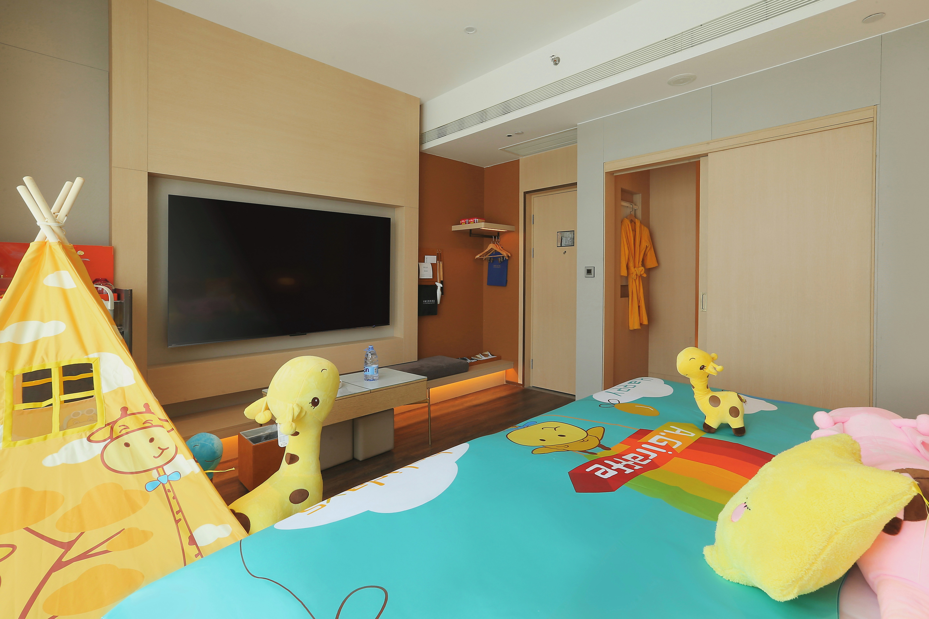 Bolly Wood Hotel(Beijing Wangfujing Street Palace Museum)家庭亲子房（可投屏超大屏幕电视+小童房布置+大空间）