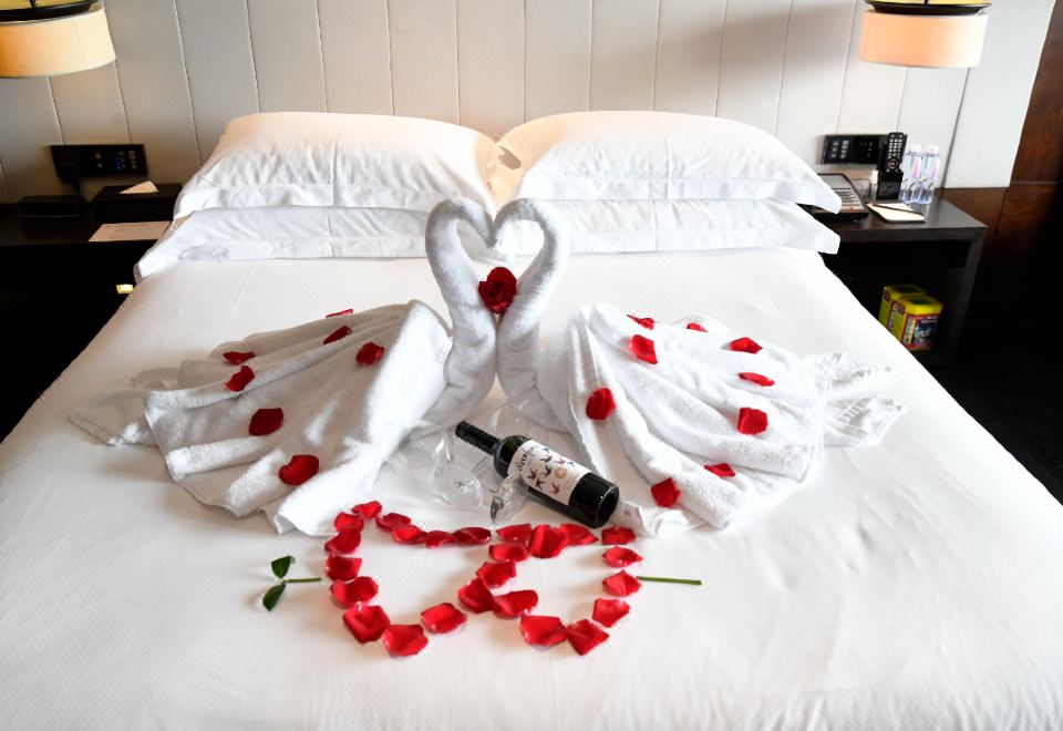 浪漫豪华泳池别墅大床房