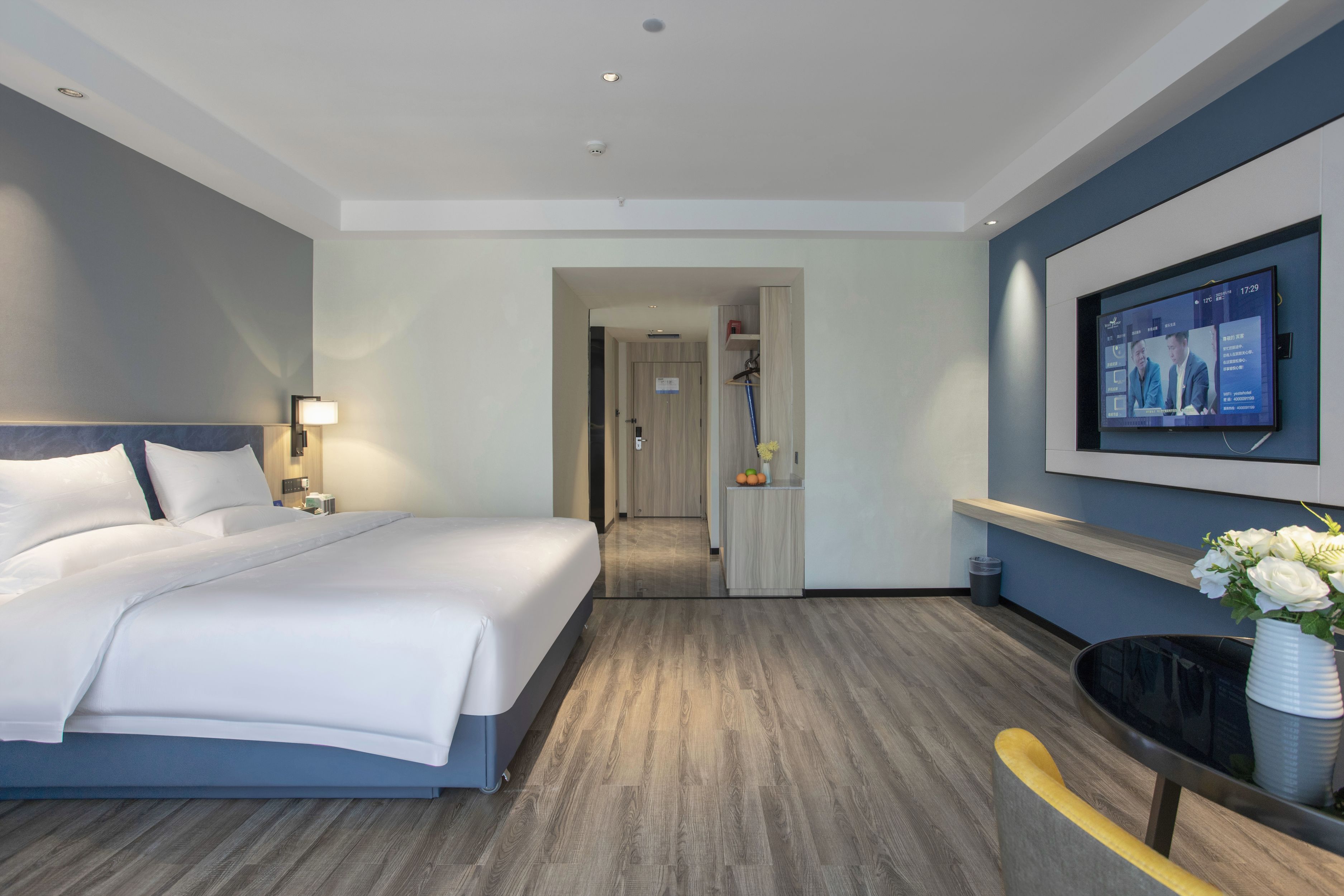 高级大床房（智能客控-落地窗）