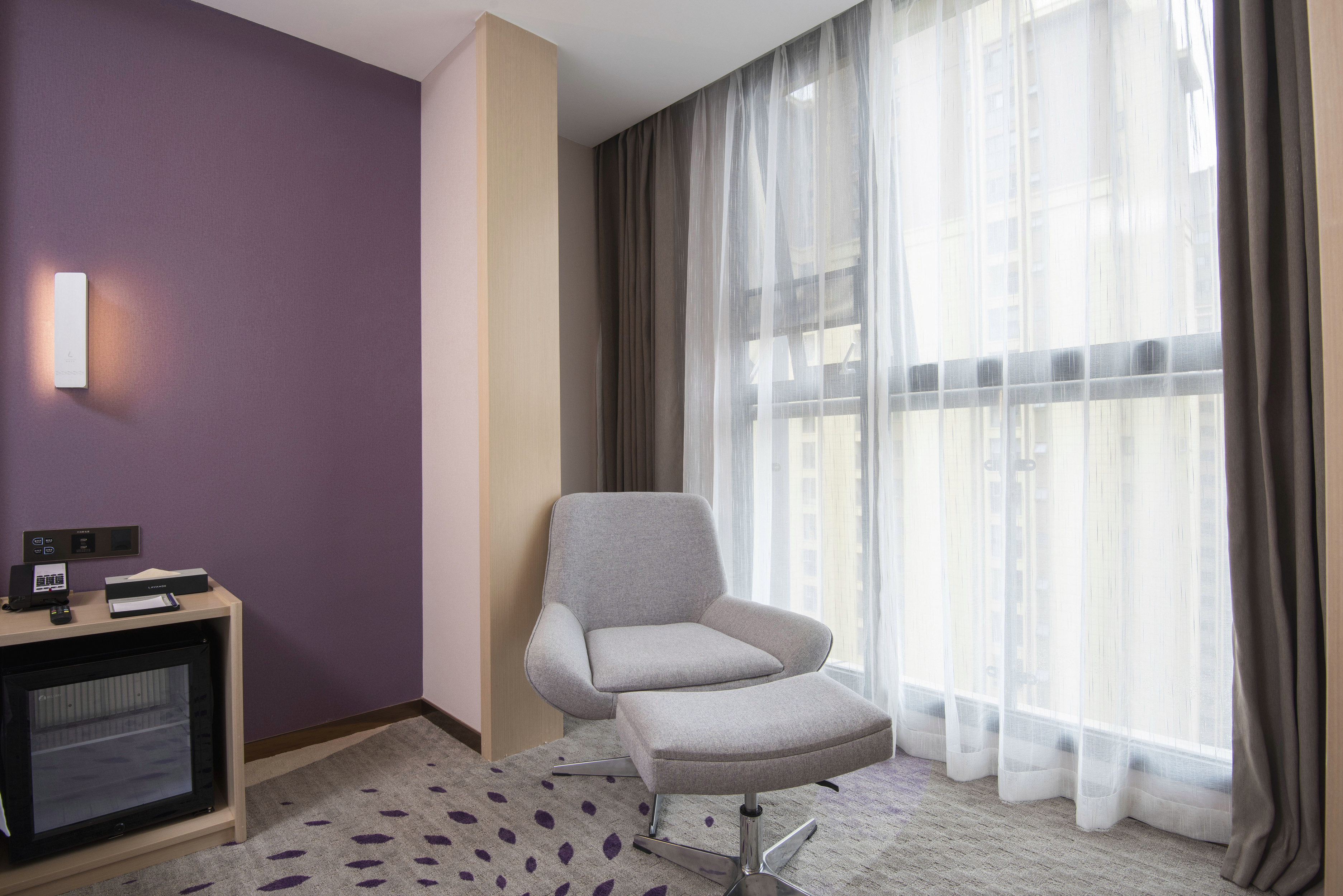 豪华大床房+慕斯床垫 ▏品牌洗浴用品▏迷你小冰箱