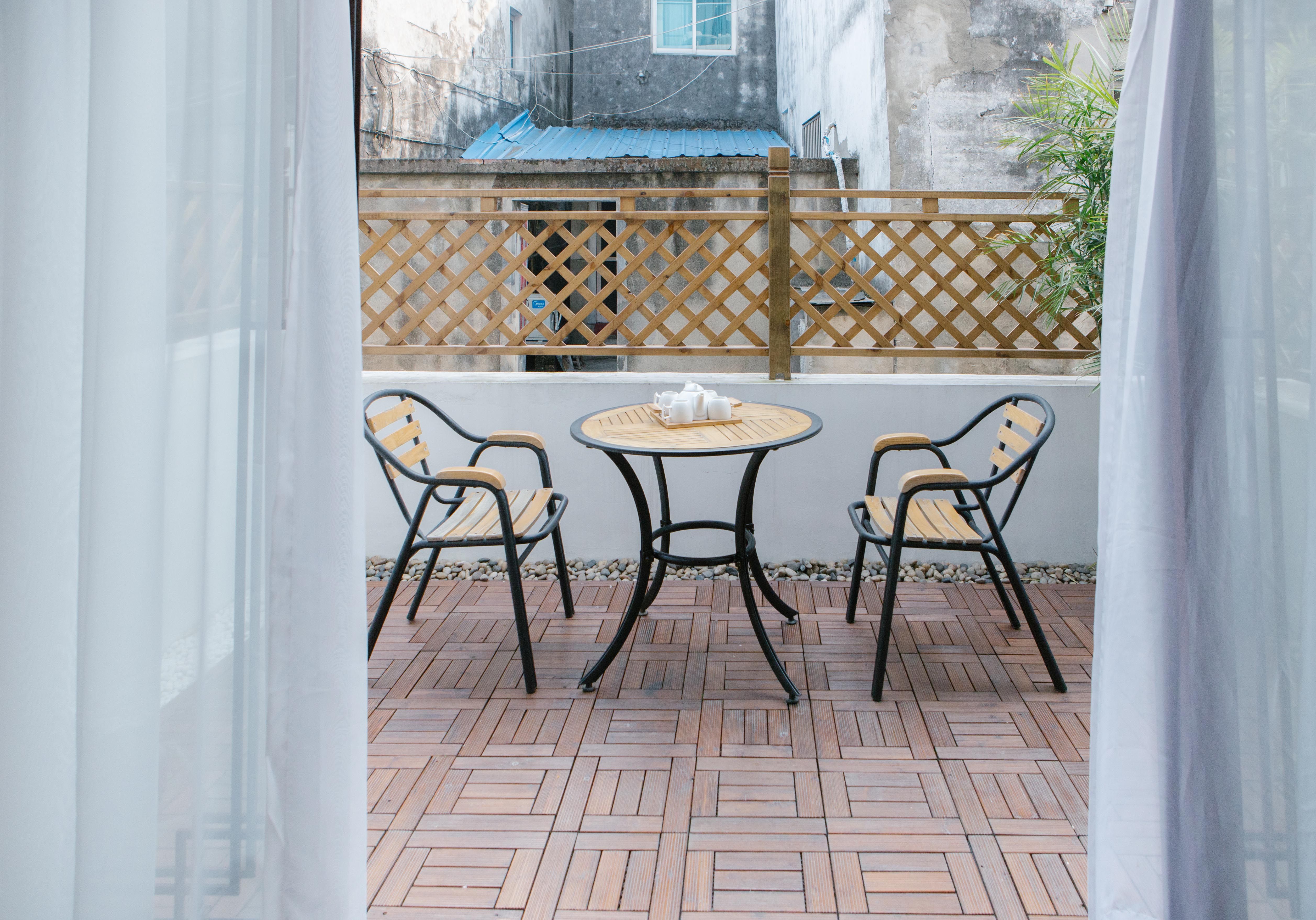 墨屏梓楠大床房+户外院子.浴缸.智能马桶