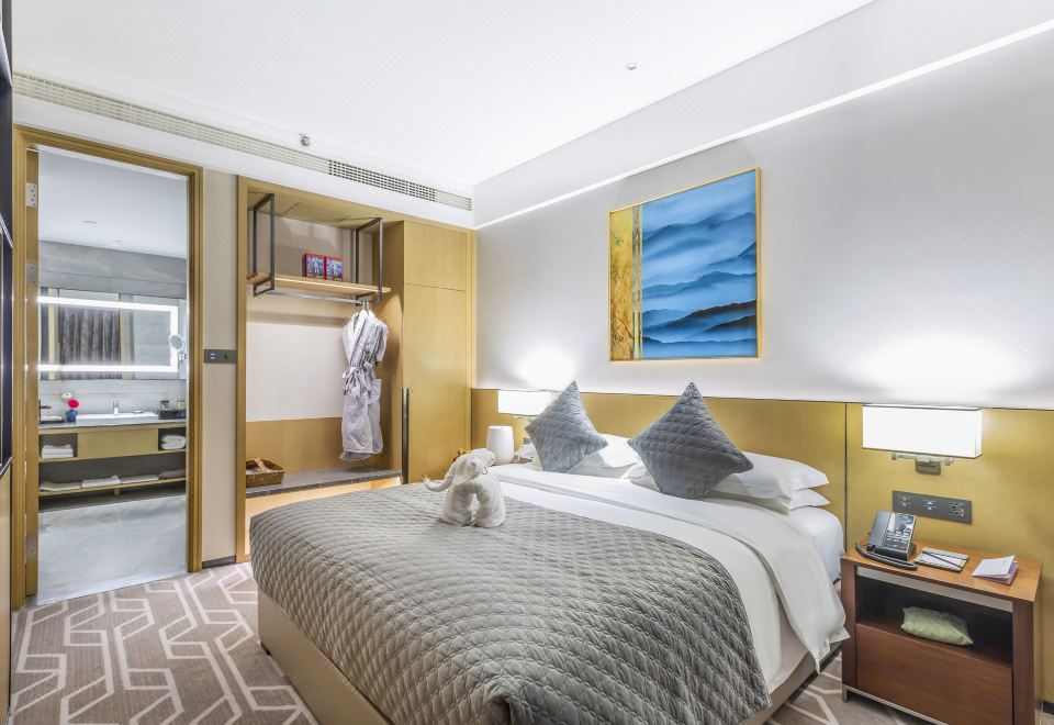 行政大床房（水系花园景观+80支贡缎床品+金可儿床垫）