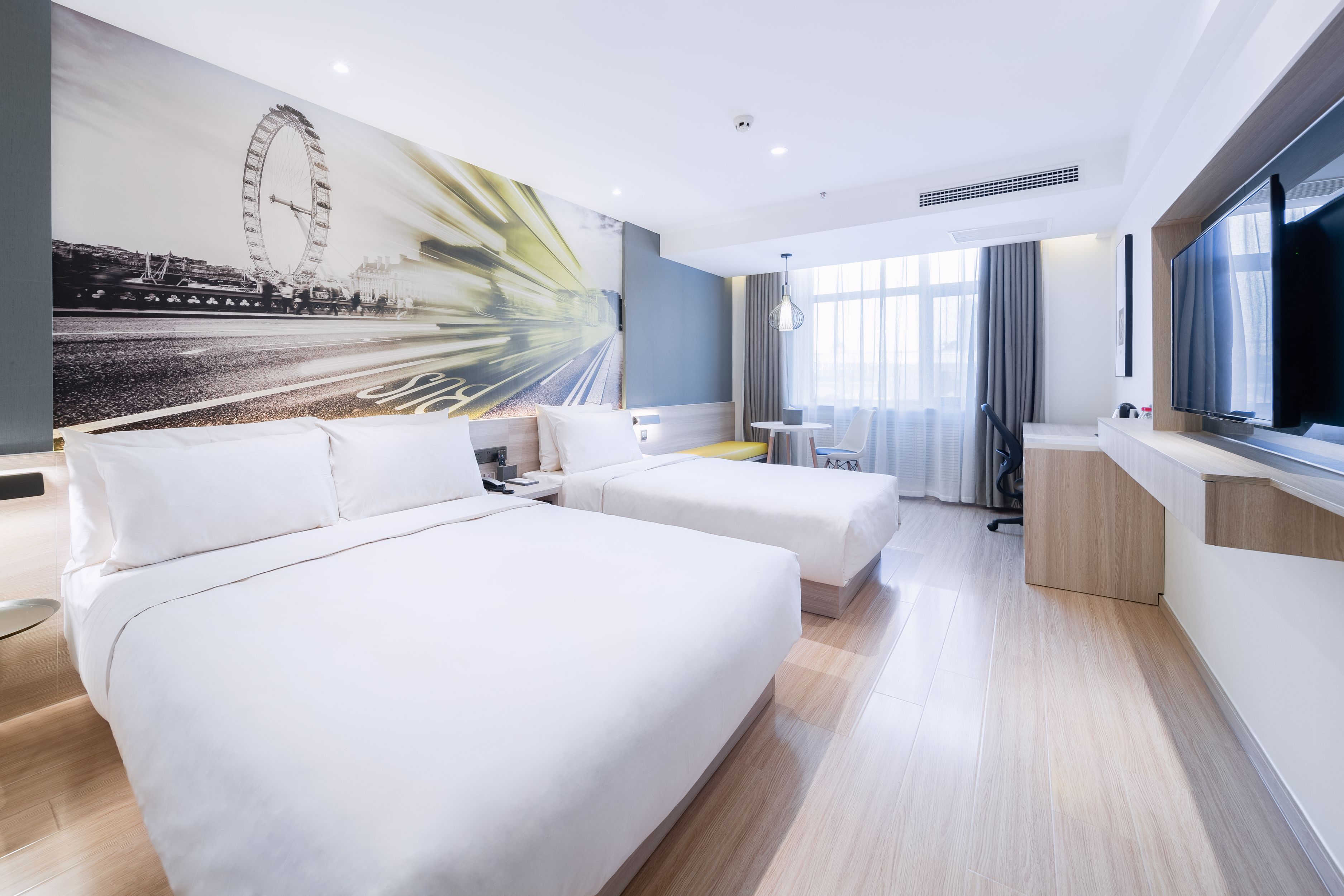 標準家庭房（手機投屏+高速吹風機）