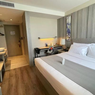 大床房[電視可投屏+零壓床墊] 扉縵酒店（蘇州大學觀前街平江路店）優惠