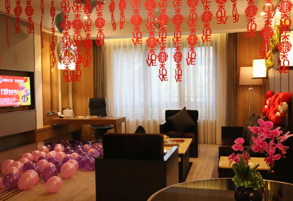 Felton Grand Hotel BazhongHoneymoon Suite