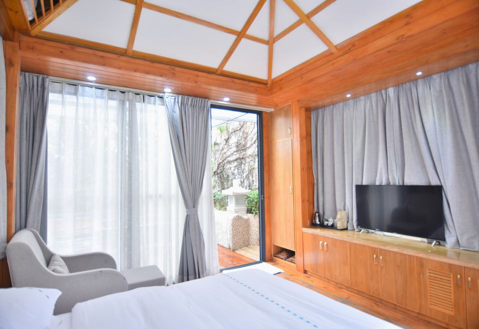 天池别苑大床房