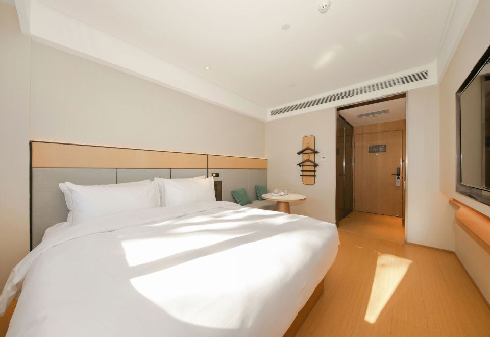 舒压高级大床房（65寸电视投屏+独立空调+零压枕头）