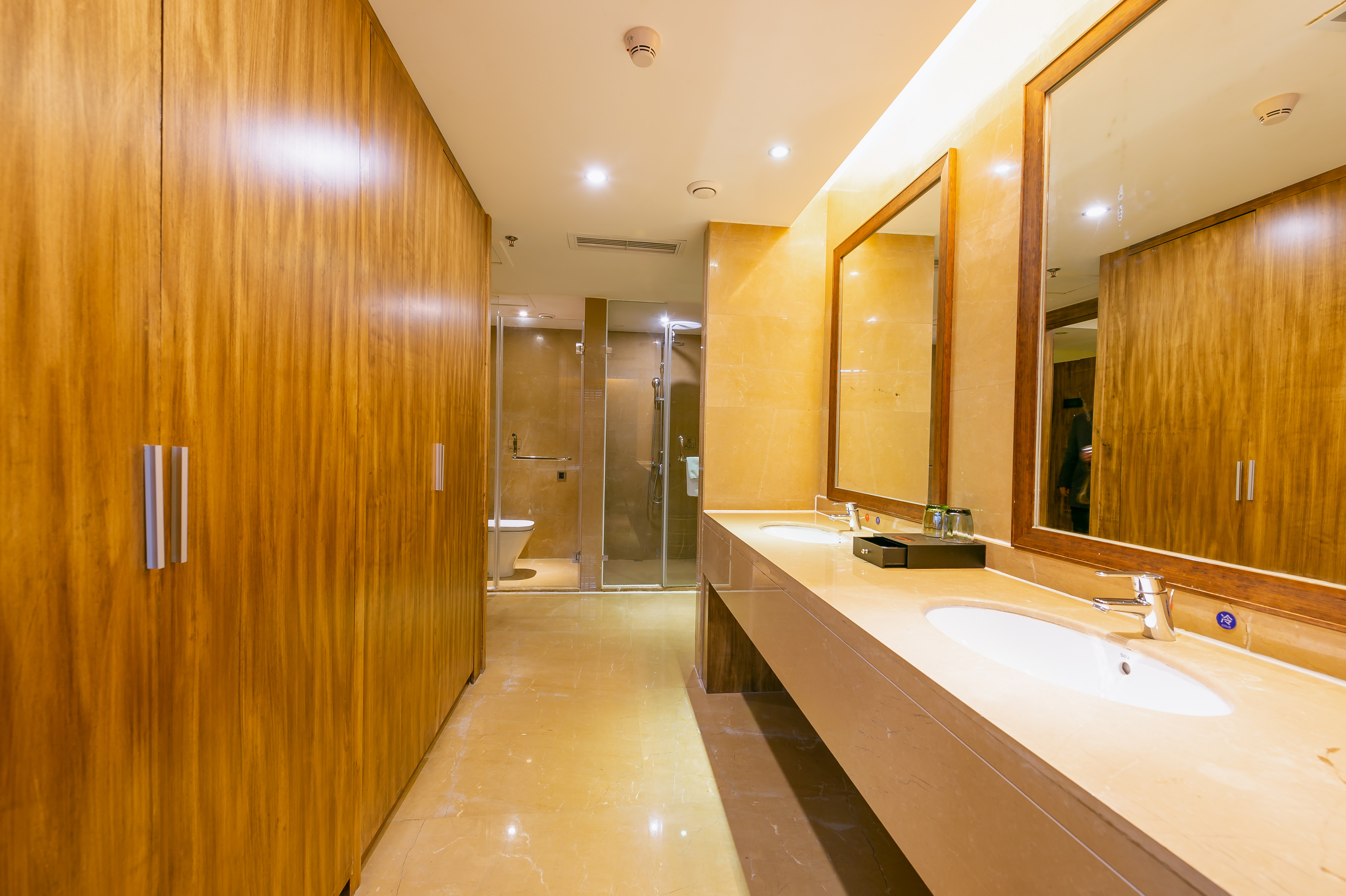 豪华河景大床房