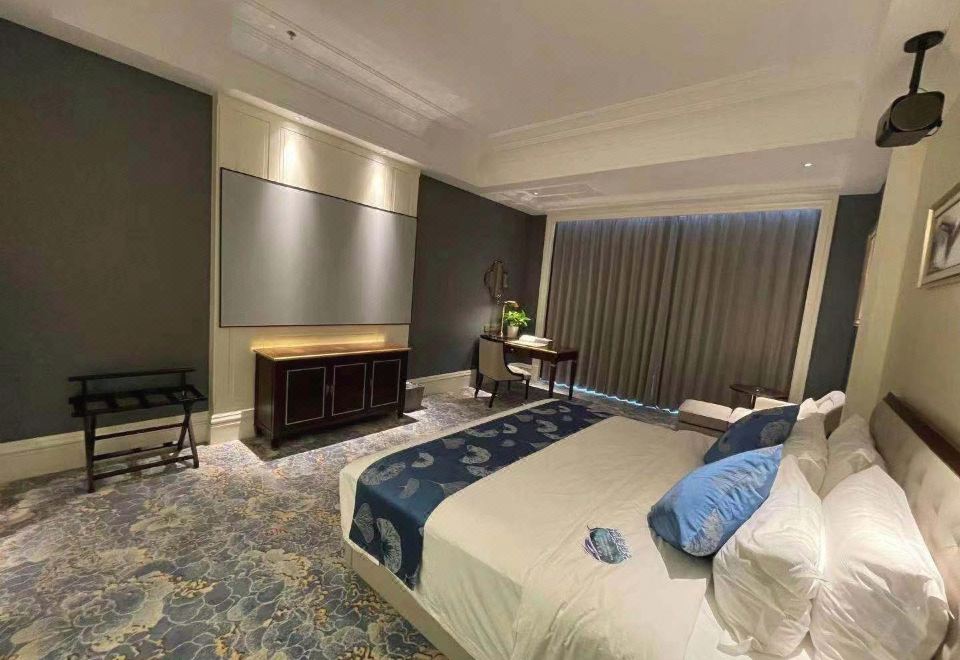 湖景影音大床房