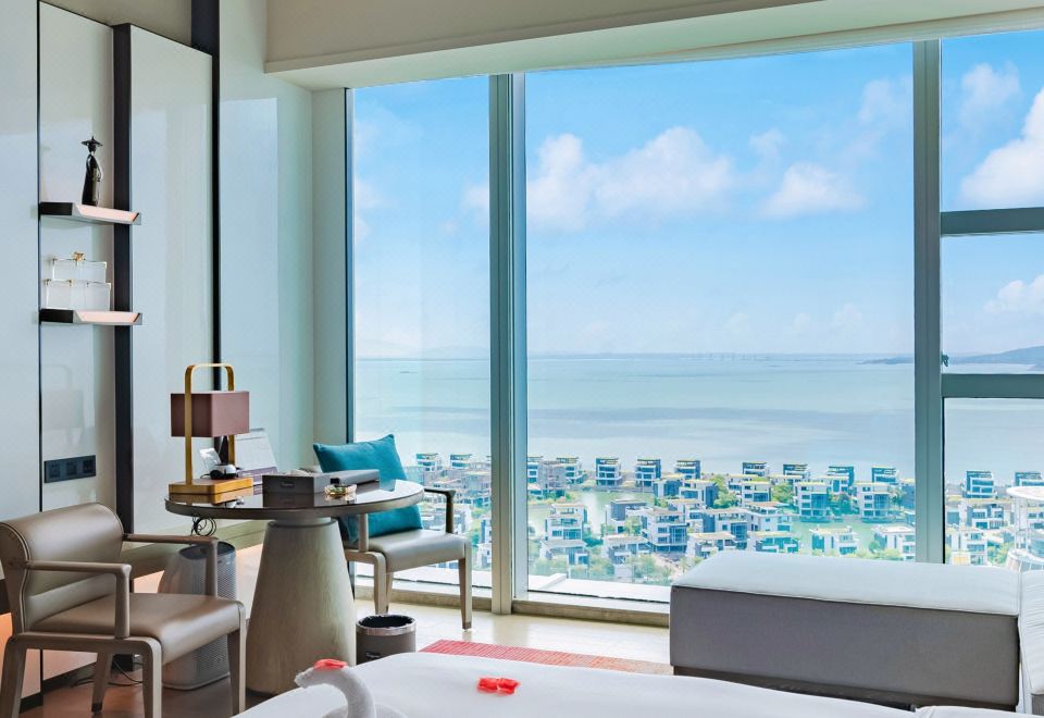 行政海景大床房（180度全落地窗看海景日出）