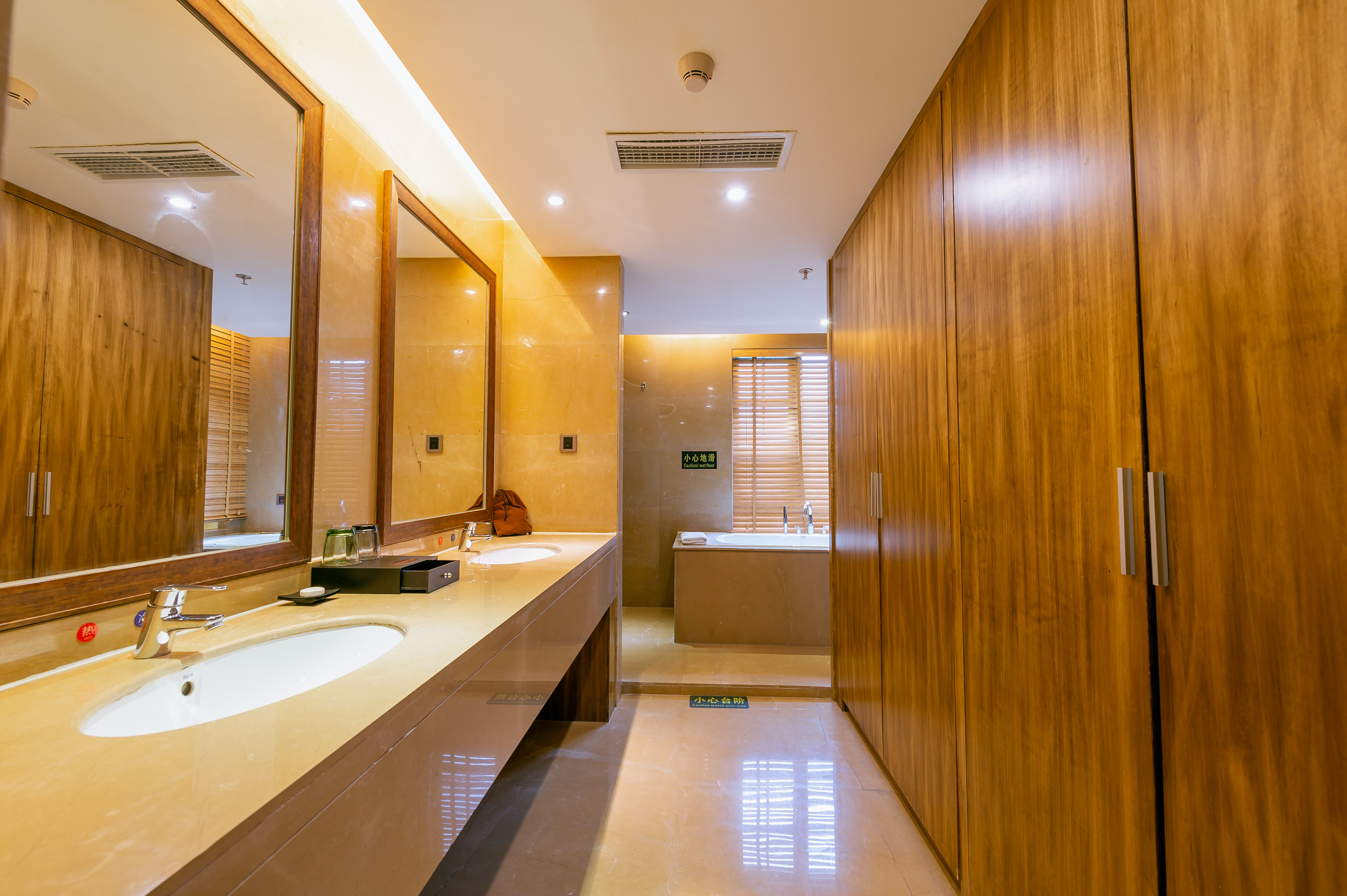 豪华河景大床房