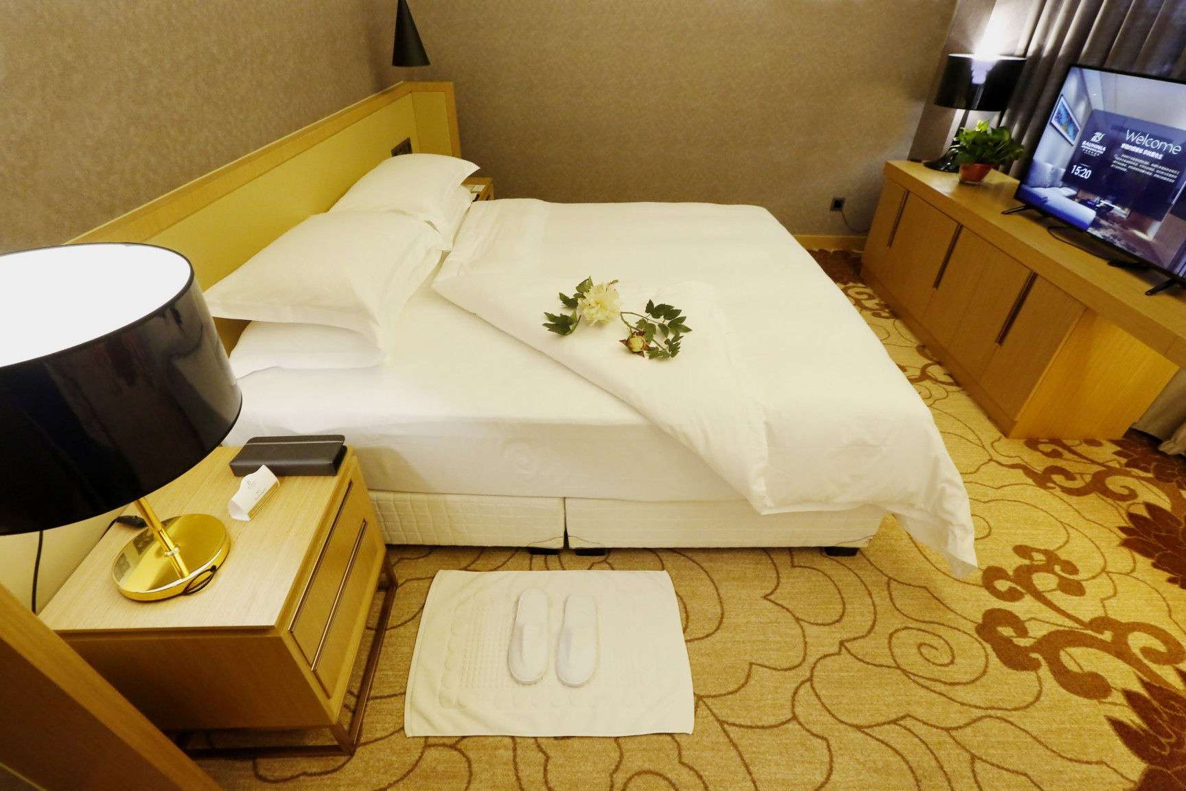 行政套房（超大客厅+冰箱+浴缸+智能马桶+双衞+电脑）