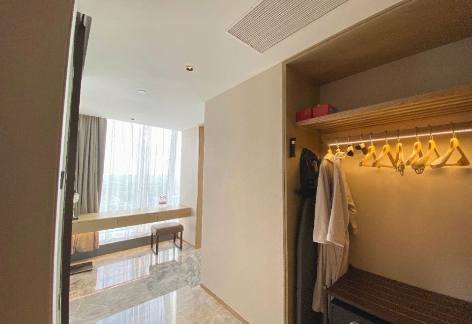 行政城景大床房