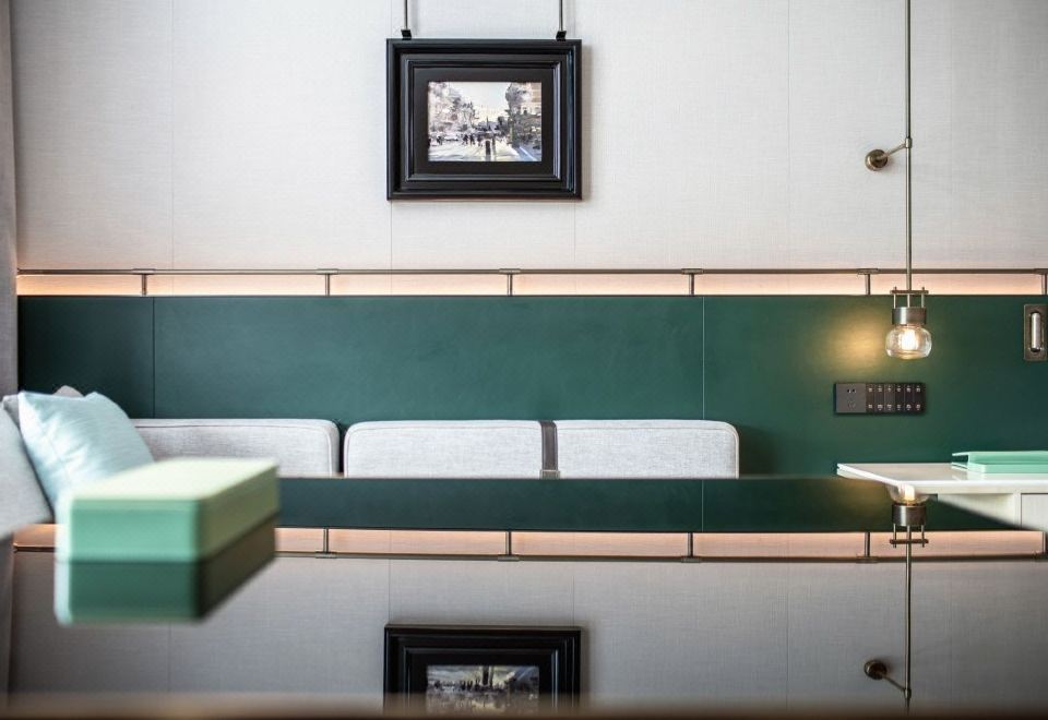 Investon Hotel Shenzhen LonghuaGrande Deluxe King Size Bed Room