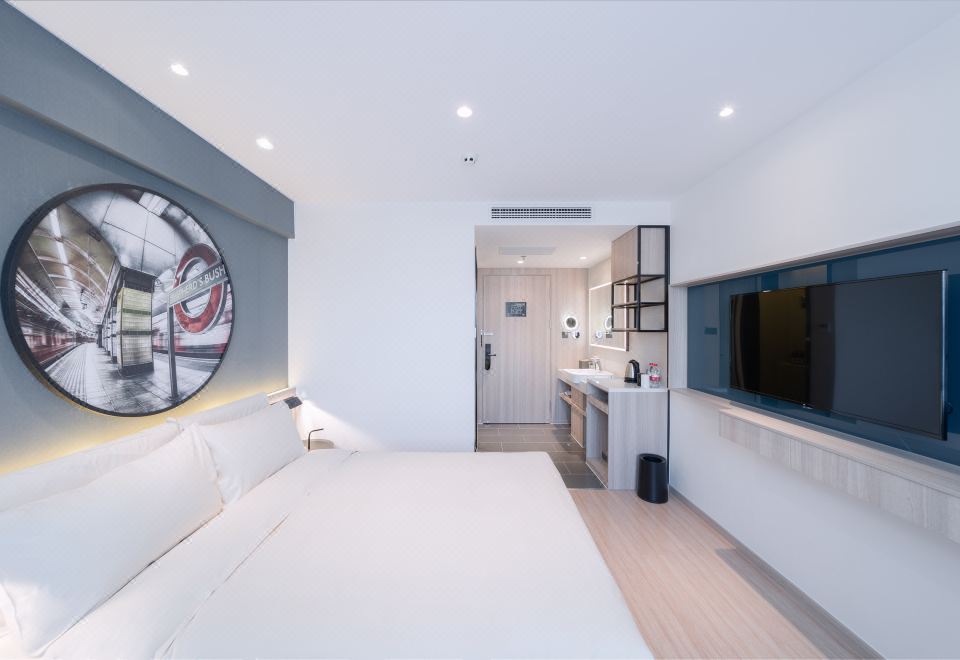 Atour Light (Harbin Central Street)Supreme Double Bed Room With Mobile Screen Casting