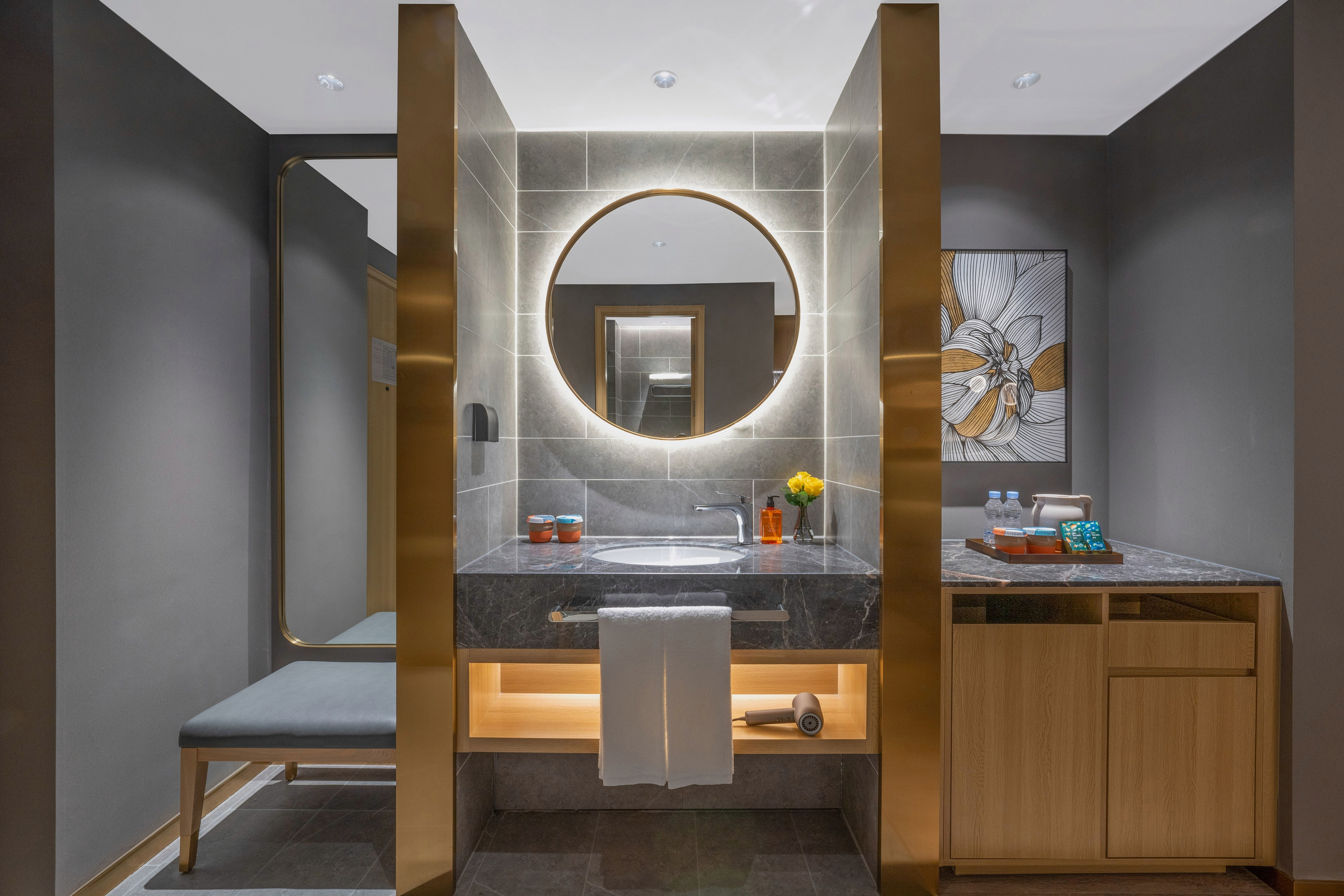 行政大床房（65寸可投屏电视+智能客控+小冰箱）