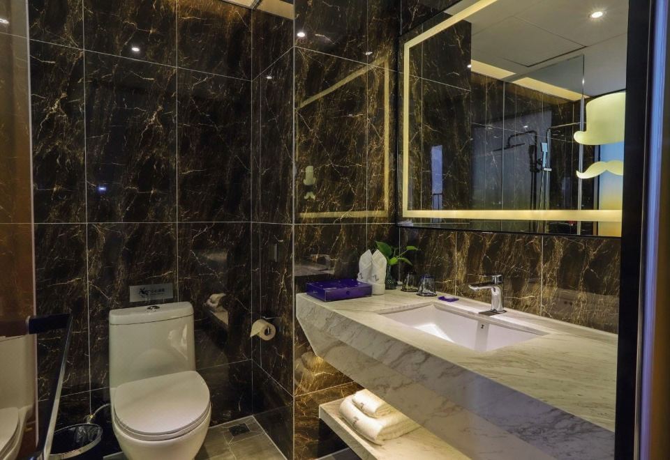 品質景觀大床房（180°正湖景+小冰箱+電動窗簾）