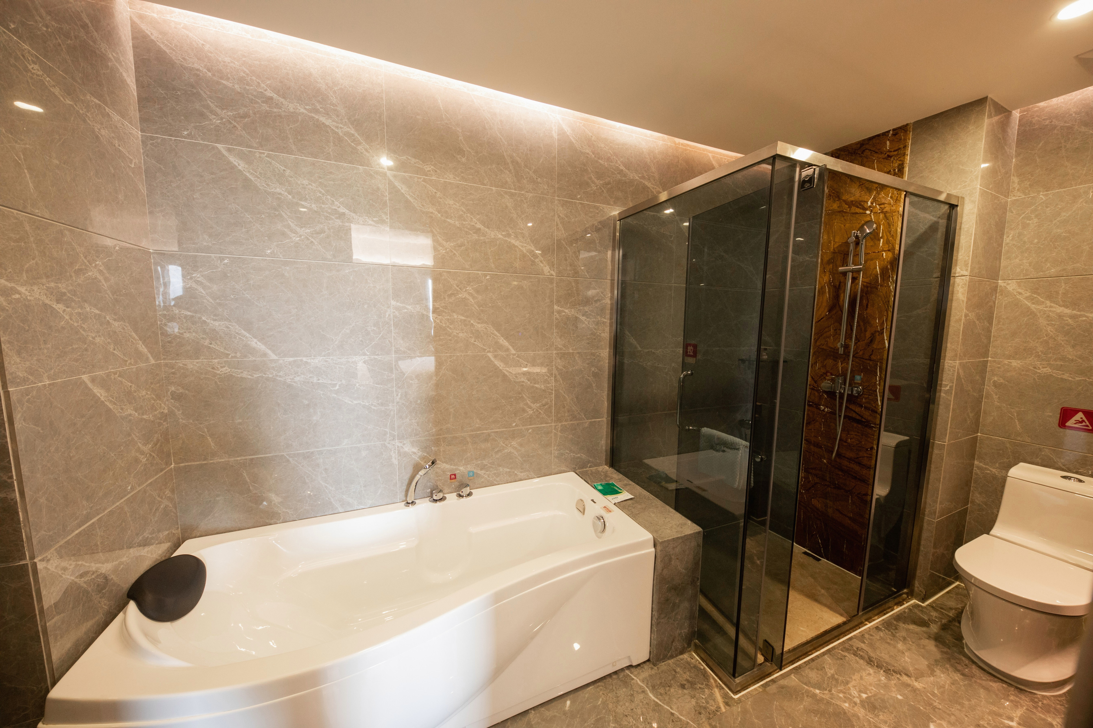 伯爵套房（高空眺望+览江悦城+一厅两房三床三衞）