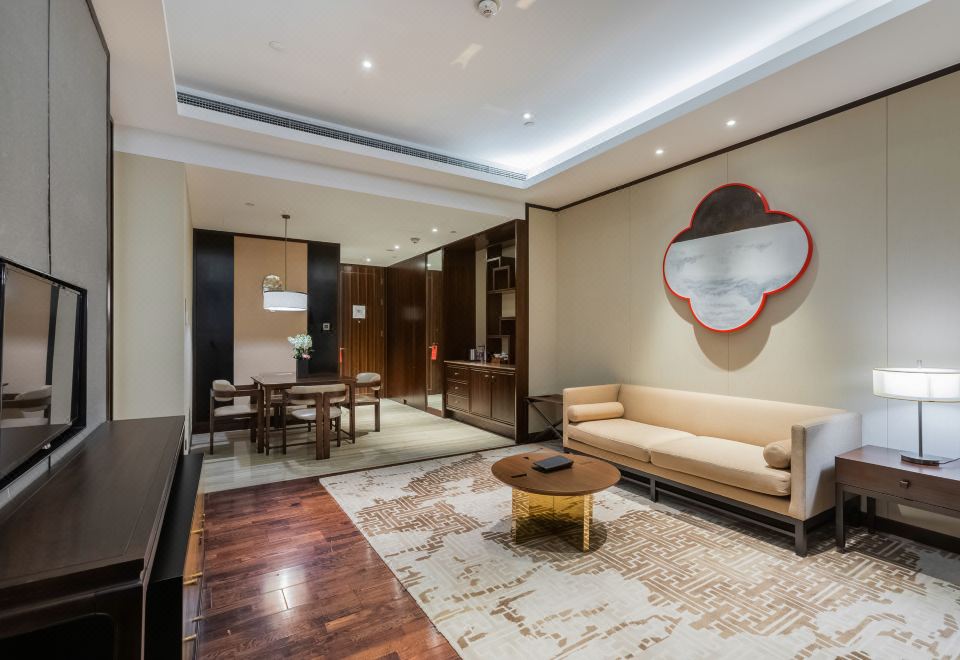 單臥套房超大床【獨立起居室+雙衞+戴森吹風機】