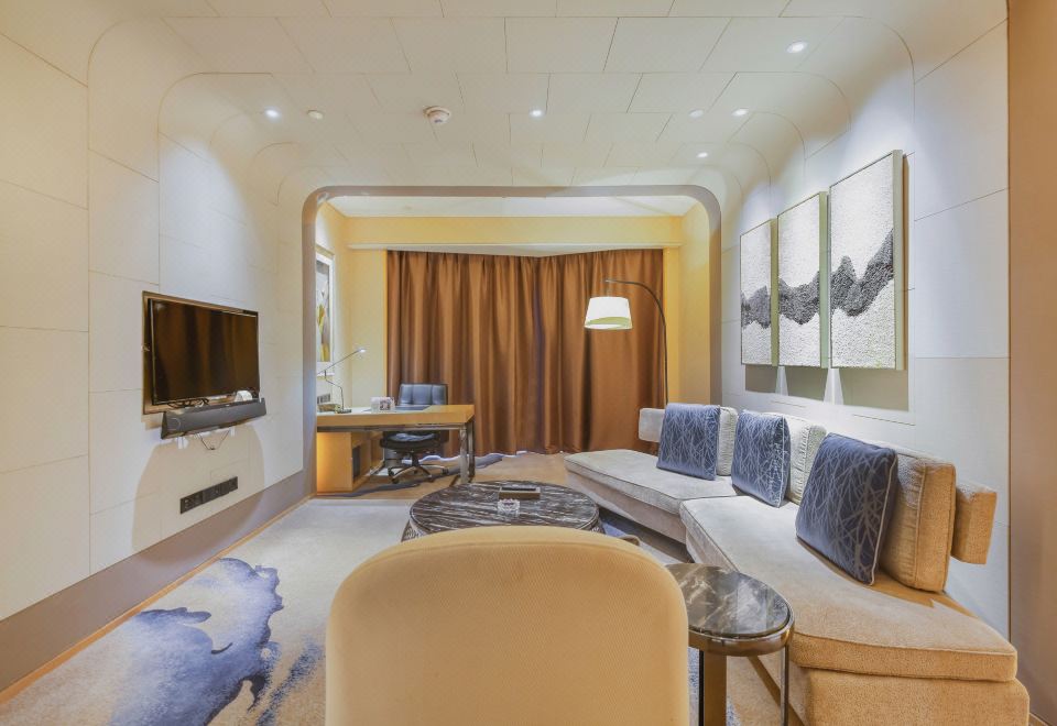 豪華套房（奢享空間+步入式衣帽間+獨立客廳）