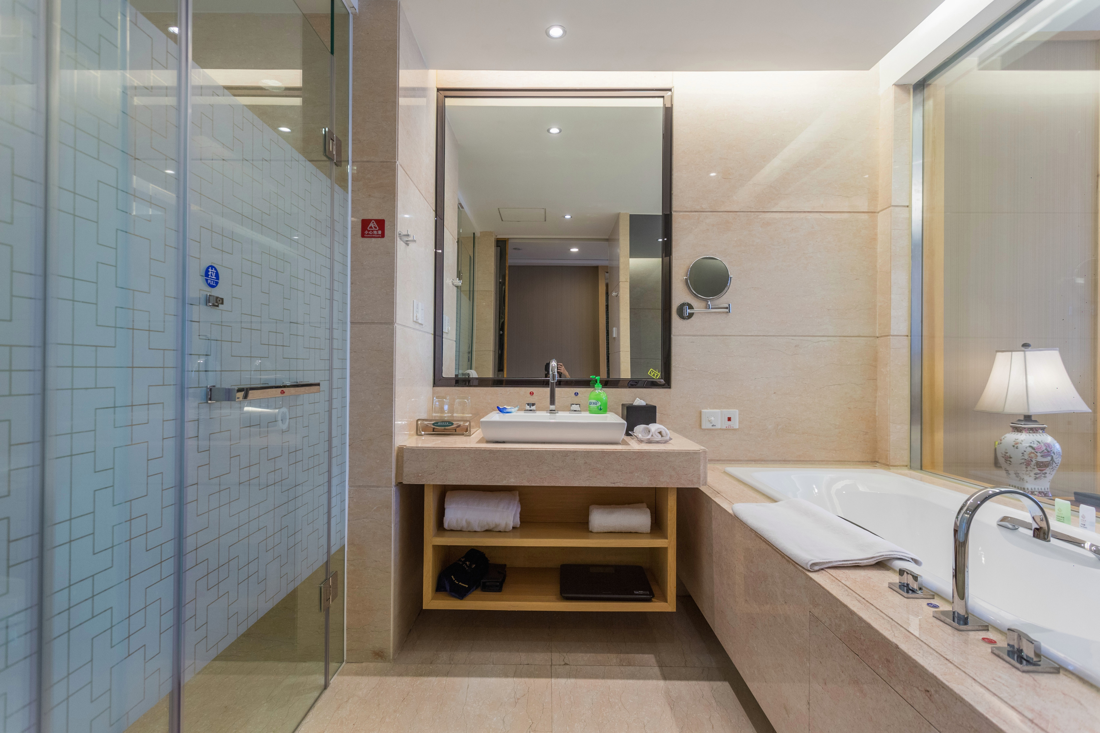 主樓豪華大床房