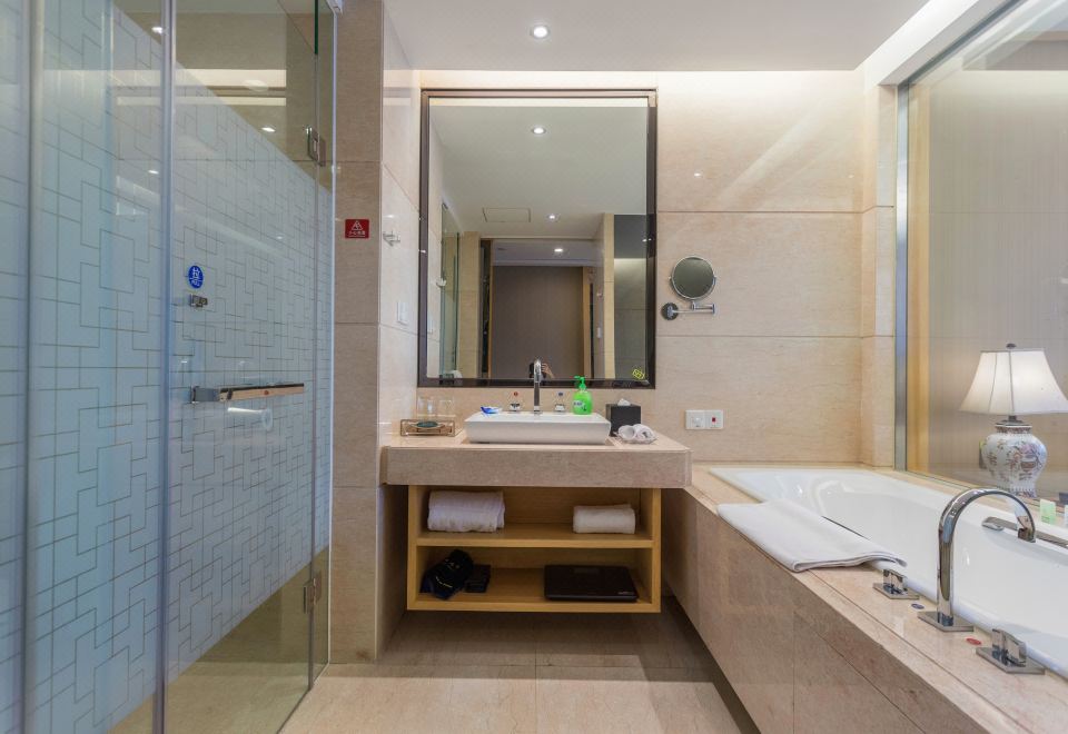 主楼豪华大床房