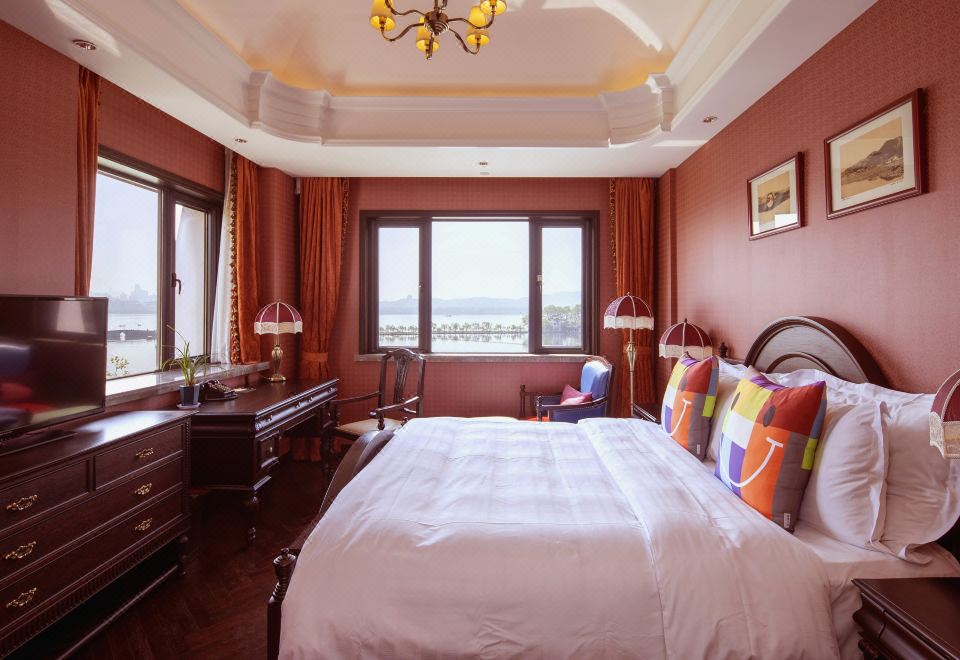 Hangzhou The New HotelHe Zhuang Lakeside Double Bed Room