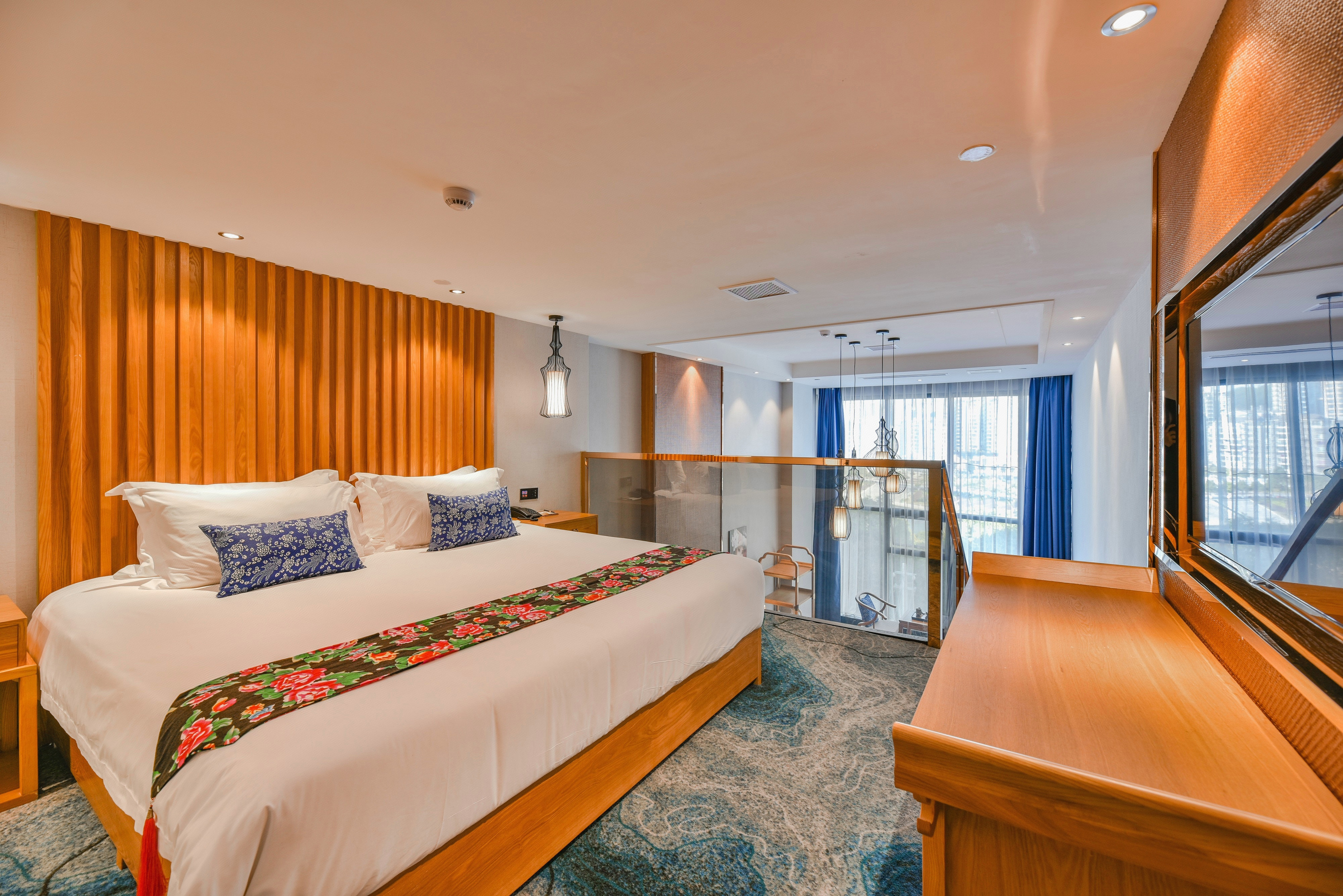 豪华复式套房-智能客控-冰箱-浴缸-徕芬吹风机-全景窗