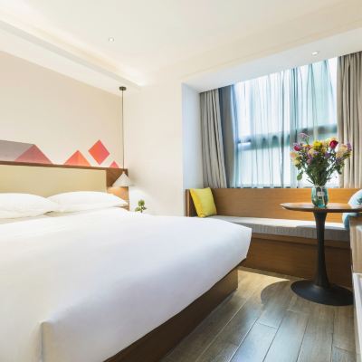 高級大床房（舒適辦公+寬敞明亮） 柏曼飯店（廣州東站梅花園地鐵站店）優惠