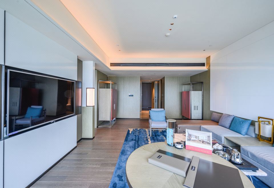 豪华海景套房（180度全落地窗看海景日出）