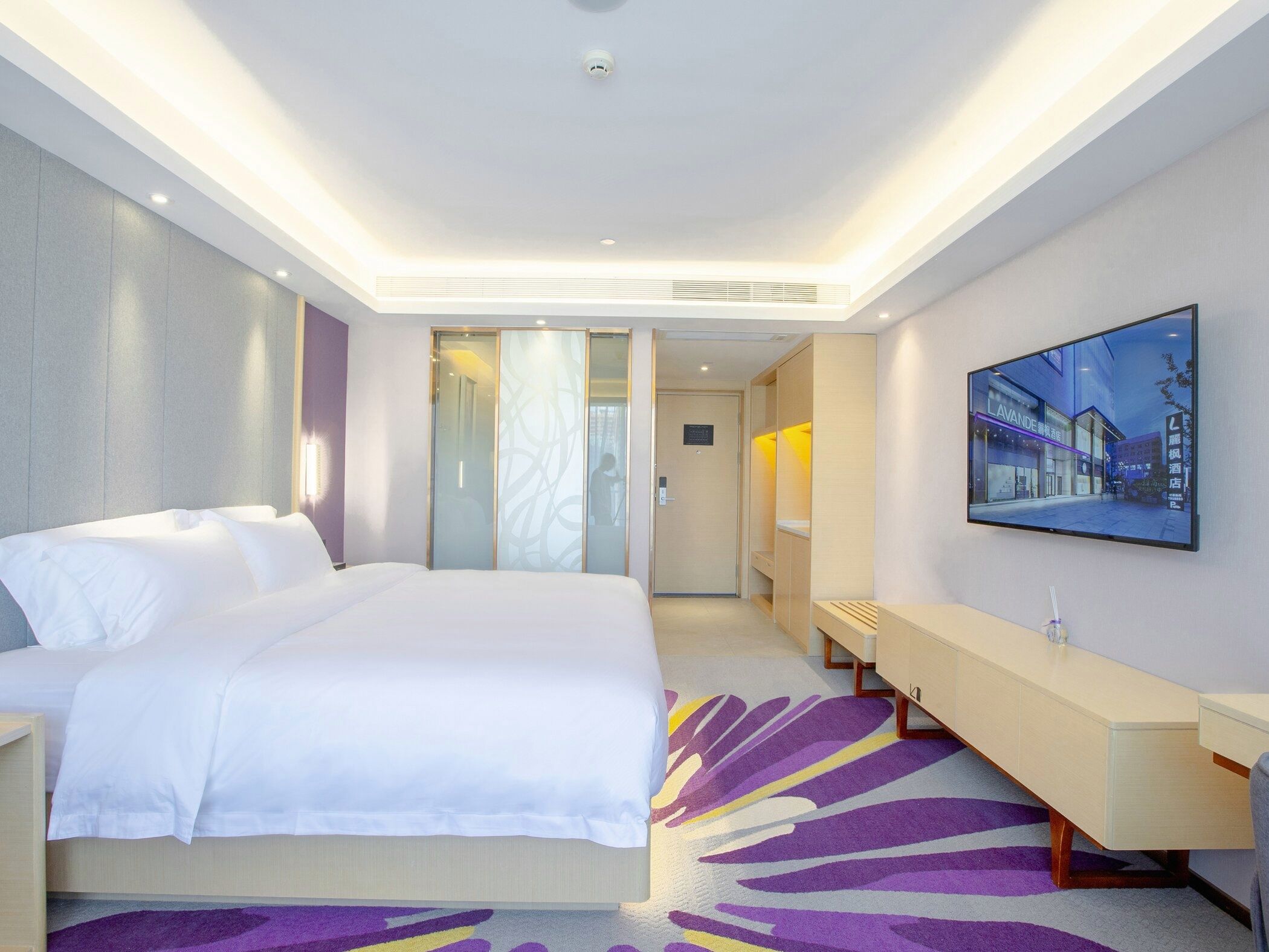 豪华智能大床房（手机投屏+蓝牙音响+健康舒眠）